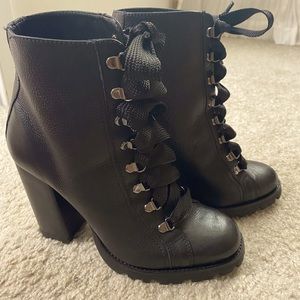 Schutz- Zhara bootie